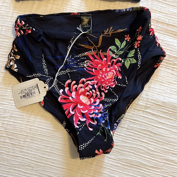 NWT: navy bikini with floral pattern and metal details - Picture 3 of 3